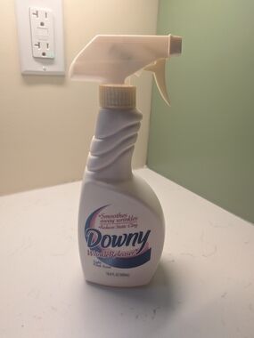 Downy Wrinkle Releaser ORIGINAL Light Fresh Scent Reduces Static Cling RETIRED